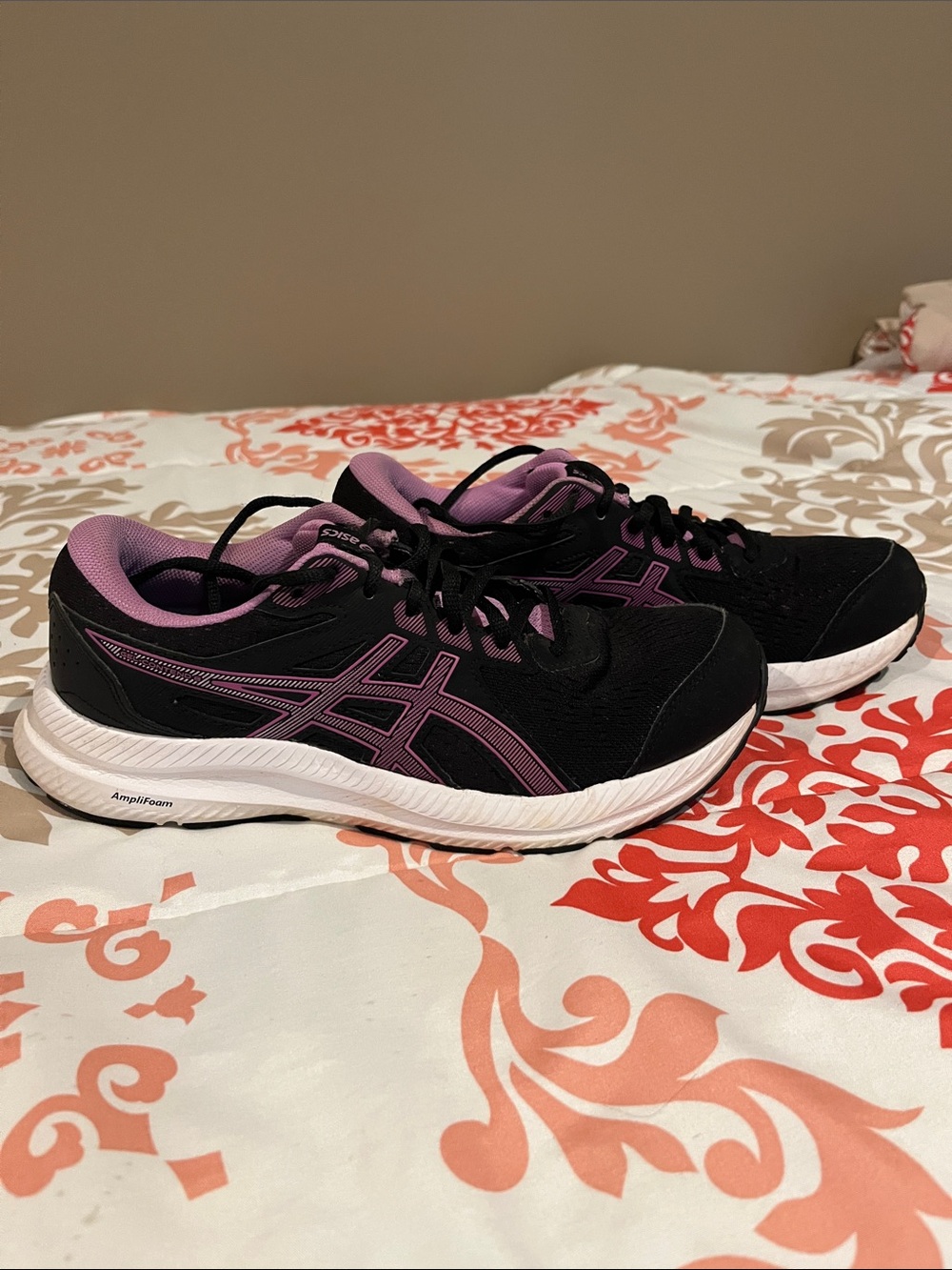 Low Mileage Women’s ASICS Gel-Contend 8 Running Shoes, size 8.5/40